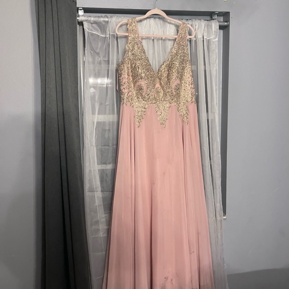 PLUS SIZE GOWN - Picture 2 of 4